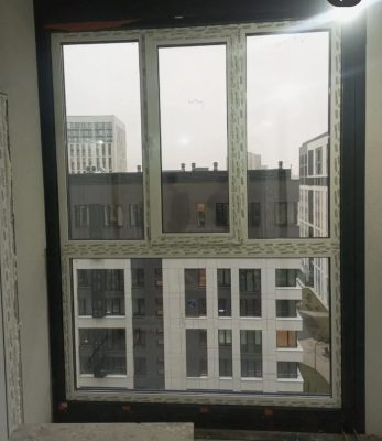 Балкон в холодной фасадке. Встроили теплые ПВХ окна. Работа с альпинистом, демонтаж стеклопакета снаружи