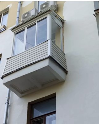 Балкон с крышей из алюминия